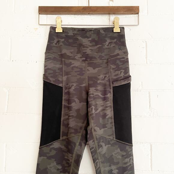 GOOD AMERICAN Pocket Sculpt Camo Leggings XS - Picture 3 of 10